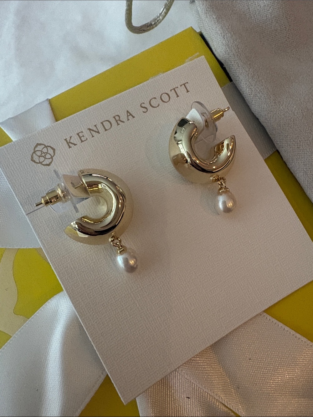 Kendra Scott Oakland Pearl Gold Huggie Earrings - Picture 8 of 10
